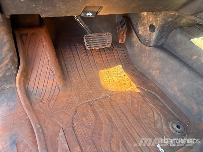 Chevrolet Silverado 2500 HD 4x4 Crew Cab Pickup Други