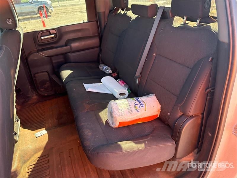 Chevrolet Silverado 2500 HD 4x4 Crew Cab Pickup Други