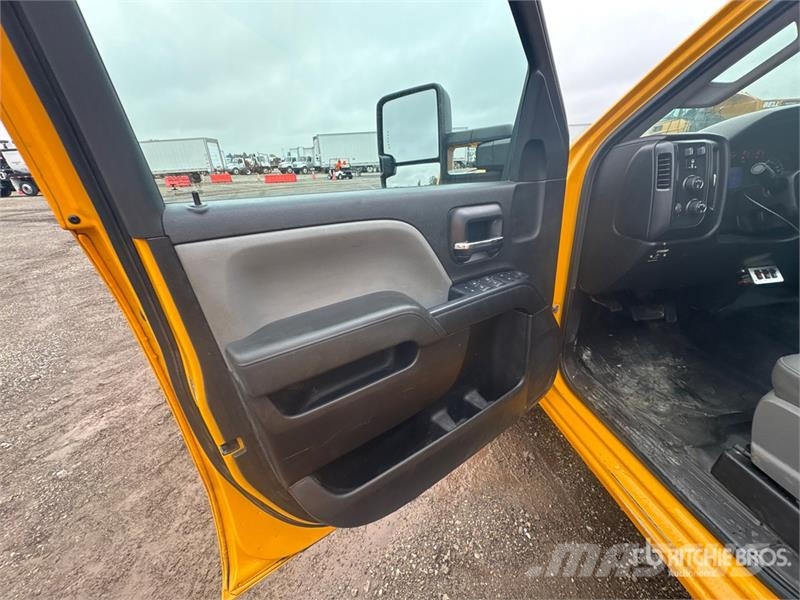Chevrolet Silverado 2500HD 4x4 Crew Cab Utility Truck Pick up/Dropside