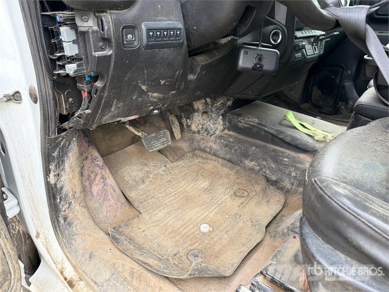 Chevrolet Silverado 2500 4x4 Crew Cab Pickup (Inoperable) Ostalo