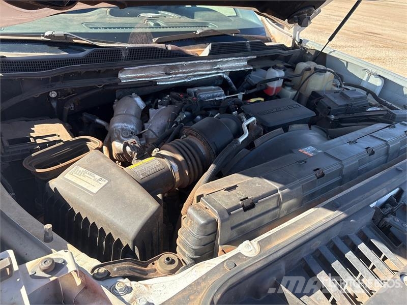 Chevrolet Silverado 2500 HD 4x4 Crew Cab Pickup Други