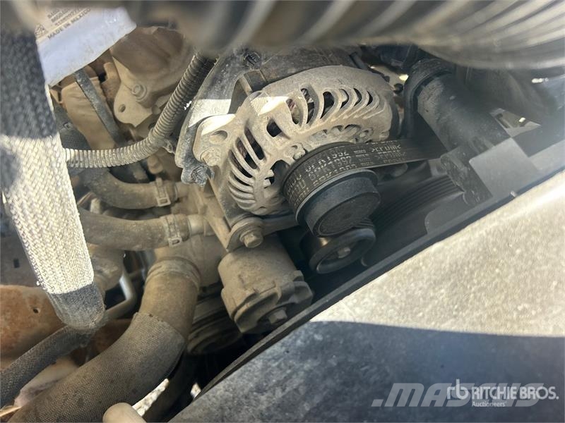 Chevrolet Silverado 2500HD 4x4 Crew Cab Pickup Furgoni altro