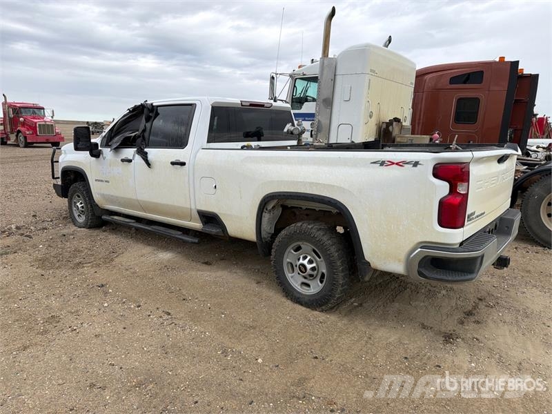 Chevrolet Silverado 2500 4x4 Crew Cab Pickup (Inoperable) Ostalo