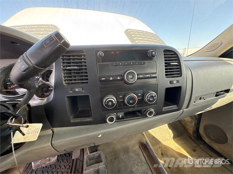 Chevrolet Silverado 2500HD 4x4 Extended Cab Utility Truck 皮卡.傳統半斗卡車/側卸板