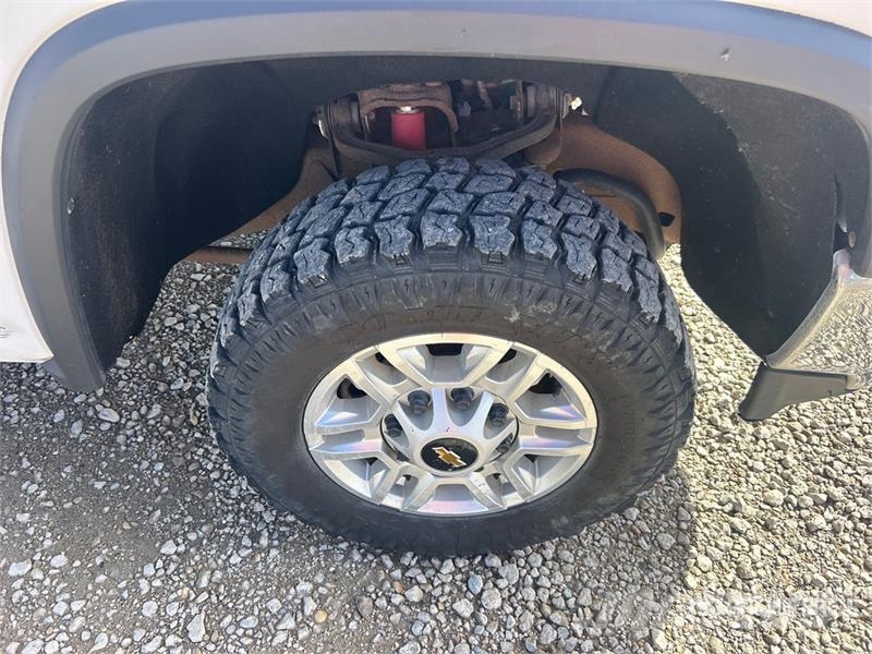 Chevrolet Silverado 2500HD 4x4 Crew Cab Pickup Furgoni altro