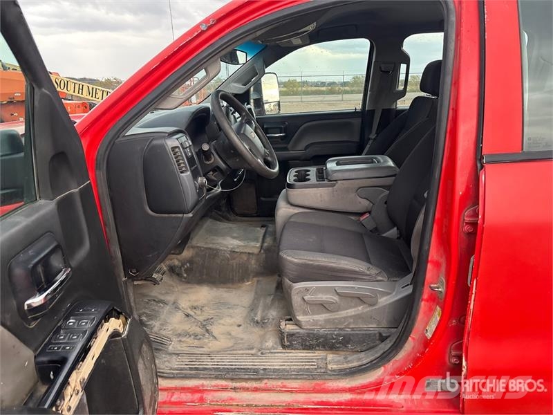 Chevrolet Silverado 2500HD 4x2 Crew Cab Pickup Andere Transporter