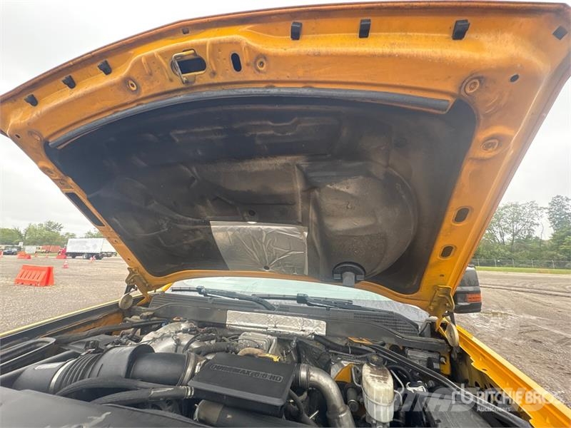 Chevrolet Silverado 2500HD 4x4 Crew Cab Utility Truck Pick up/Dropside