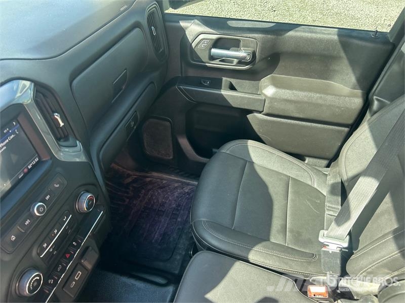 Chevrolet Silverado 2500HD 4x4 Crew Cab Pickup Furgoni altro