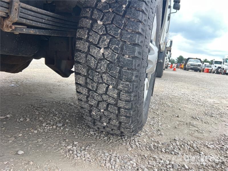 Chevrolet Silverado 2500 HD 4x4 Crew Cab Utility Truck Nakladacia/sklápacia bočnica