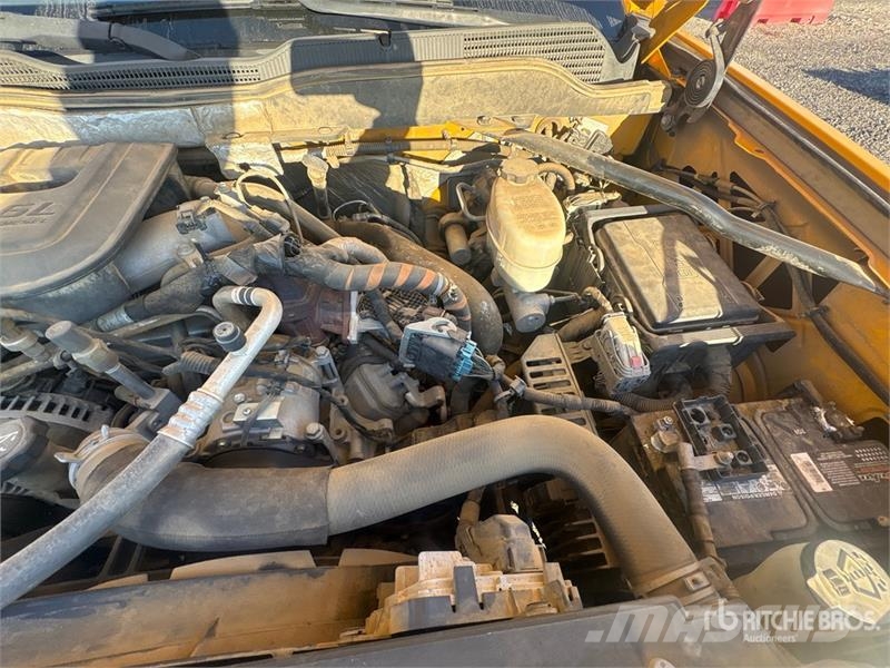 Chevrolet Silverado 2500HD 4x2 Crew Cab Utility Truck Pickup/Pritschenwagen