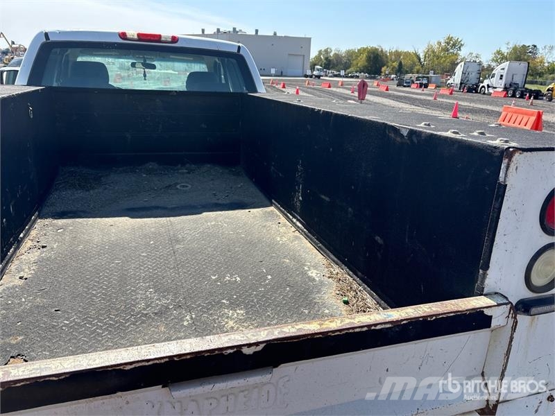 Chevrolet Silverado 2500HD 4x4 Extended Cab Utility Truck 皮卡.傳統半斗卡車/側卸板