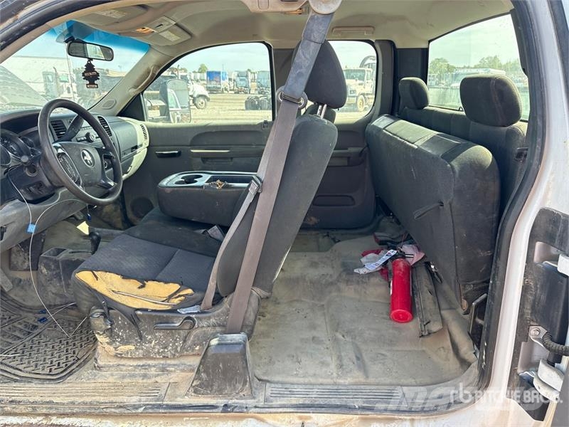 Chevrolet Silverado 2500HD 4x4 Extended Cab Utility Truck 皮卡.傳統半斗卡車/側卸板