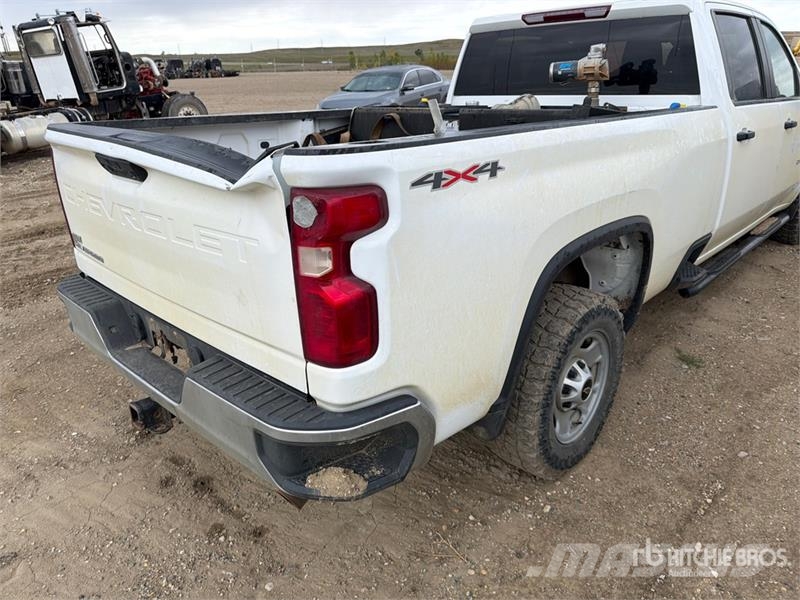 Chevrolet Silverado 2500 4x4 Crew Cab Pickup (Inoperable) Ostalo