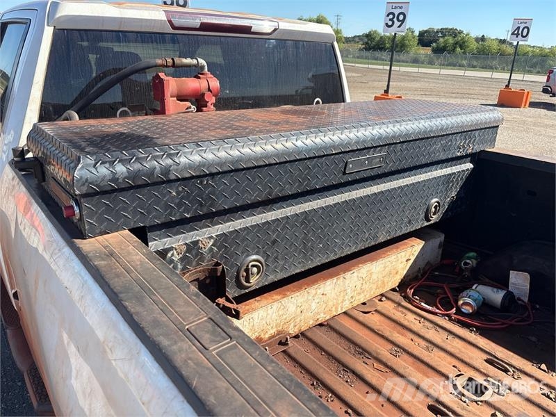 Chevrolet Silverado 2500 HD 4x4 Crew Cab Pickup Други