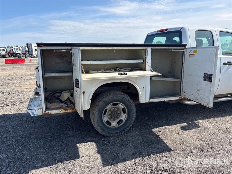 Chevrolet Silverado 2500HD 4x4 Extended Cab Utility Truck 皮卡.傳統半斗卡車/側卸板