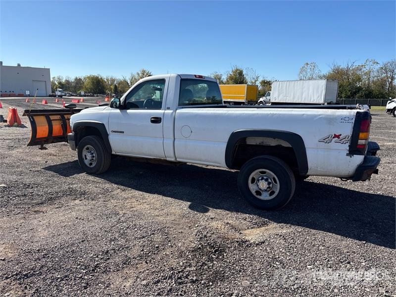 Chevrolet Silverado 2500HD 4x4 Snow Plow Truck Komunalna vozila