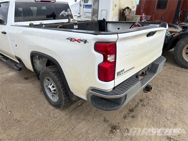 Chevrolet Silverado 2500 4x4 Crew Cab Pickup (Inoperable) Ostalo