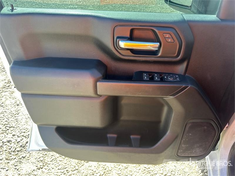 Chevrolet Silverado 2500HD 4x4 Crew Cab Pickup Furgoni altro