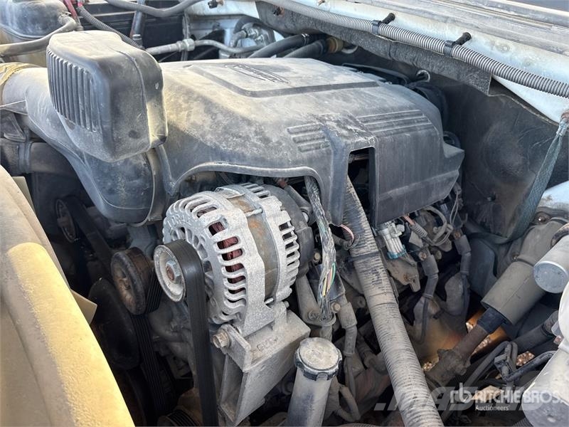 Chevrolet Silverado 2500HD 4x4 Extended Cab Utility Truck 皮卡.傳統半斗卡車/側卸板