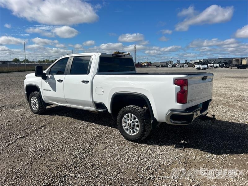 Chevrolet Silverado 2500HD 4x4 Crew Cab Pickup Furgoni altro