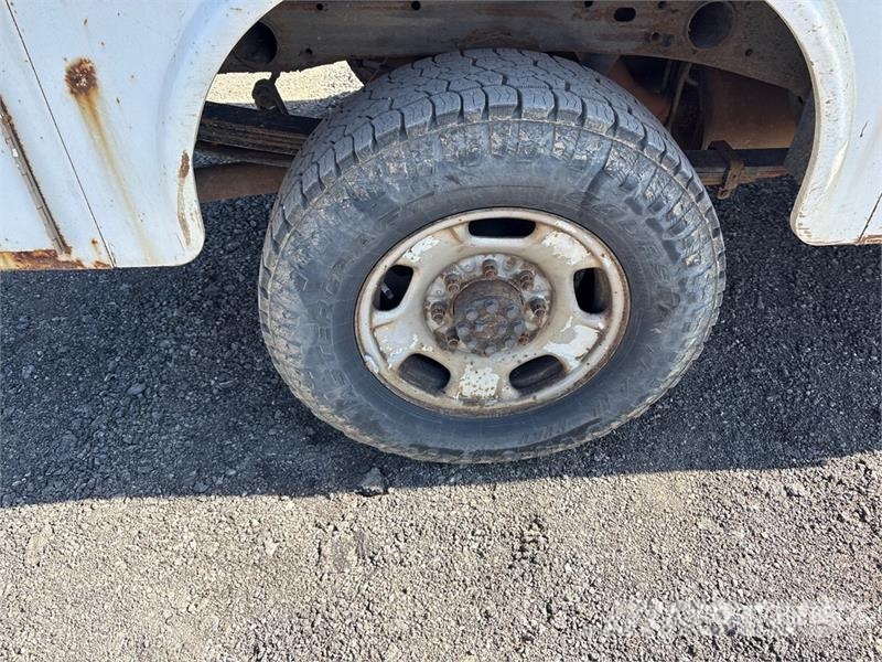 Chevrolet Silverado 2500HD 4x4 Extended Cab Utility Truck 皮卡.傳統半斗卡車/側卸板