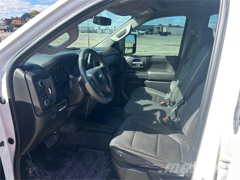 Chevrolet Silverado 2500HD 4x4 Crew Cab Pickup Furgoni altro