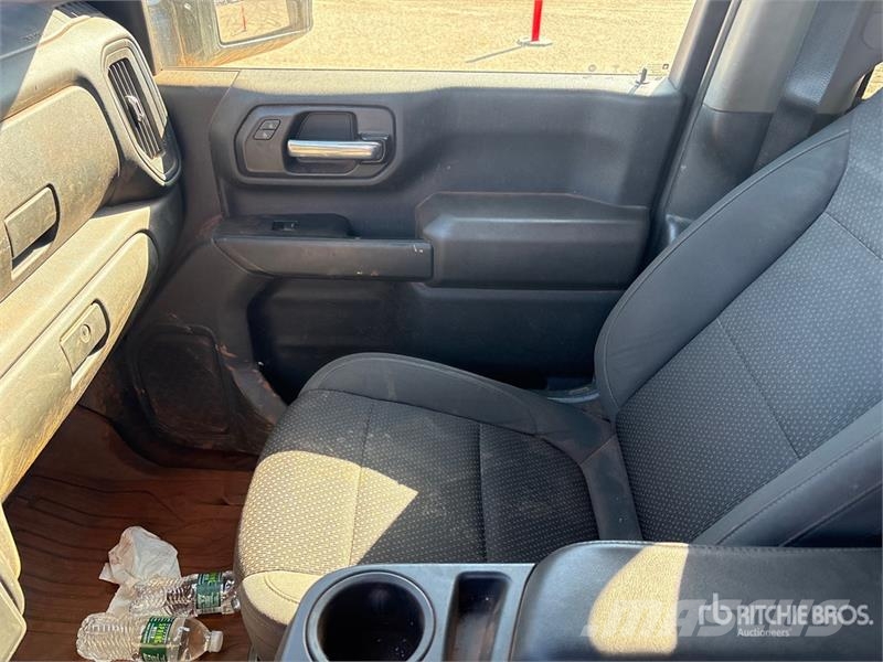 Chevrolet Silverado 2500 HD 4x4 Crew Cab Pickup Други