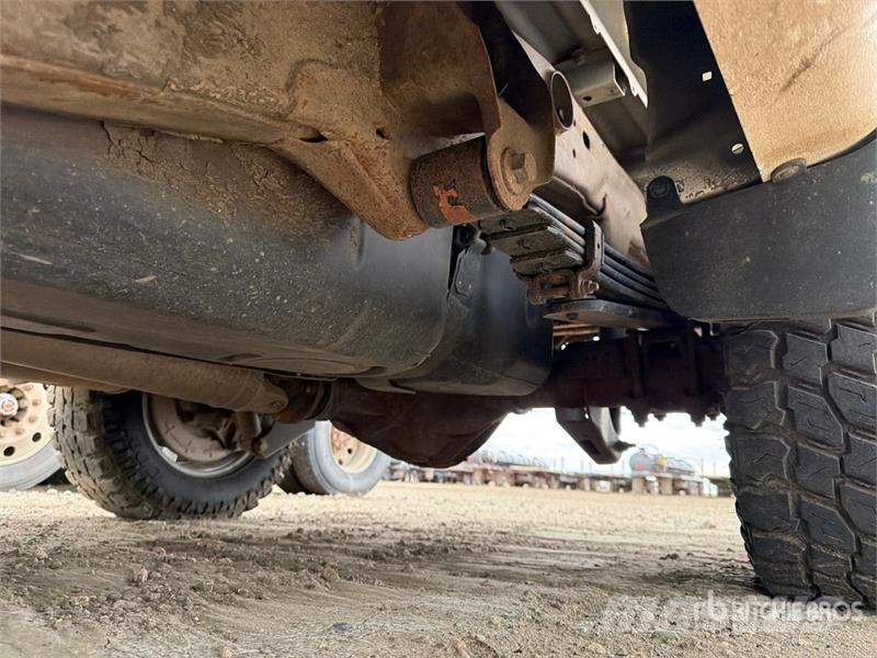 Chevrolet Silverado 2500 4x4 Crew Cab Pickup (Inoperable) Ostalo