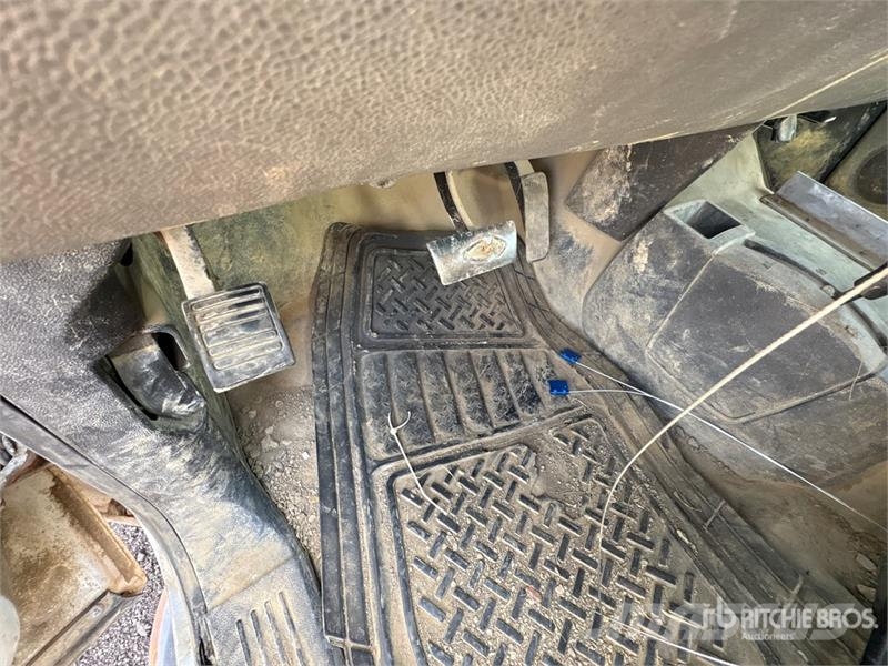 Chevrolet Silverado 2500HD 4x4 Extended Cab Utility Truck 皮卡.傳統半斗卡車/側卸板