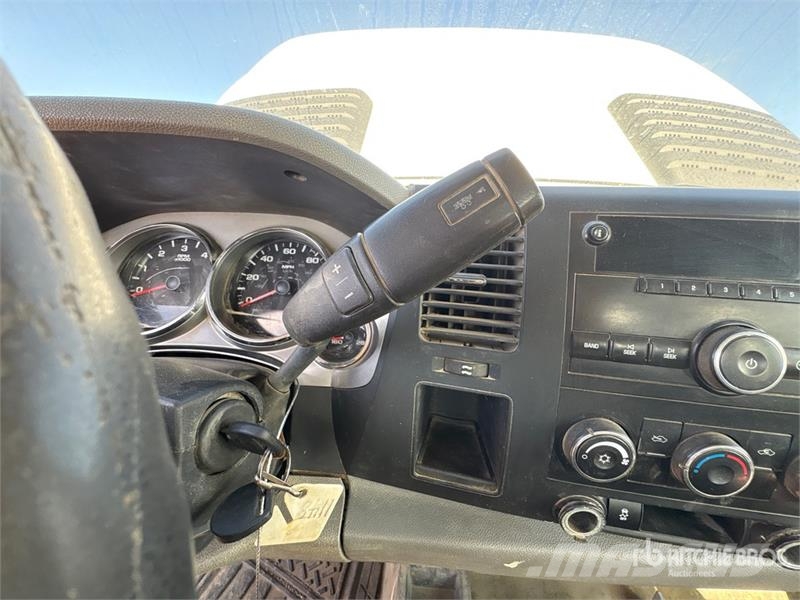 Chevrolet Silverado 2500HD 4x4 Extended Cab Utility Truck 皮卡.傳統半斗卡車/側卸板