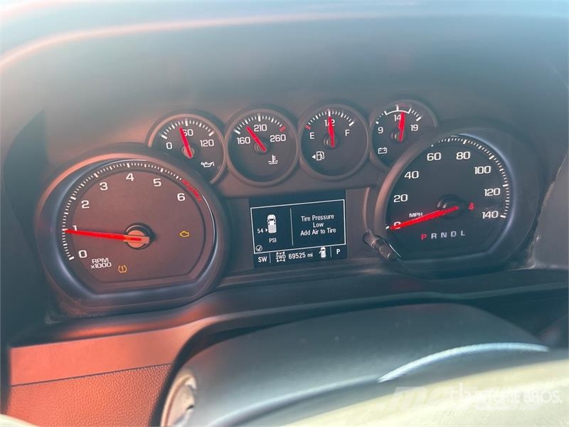 Chevrolet Silverado 2500HD 4x4 Crew Cab Pickup Furgoni altro