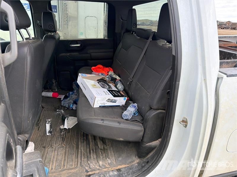 Chevrolet Silverado 2500 4x4 Crew Cab Pickup (Inoperable) Ostalo