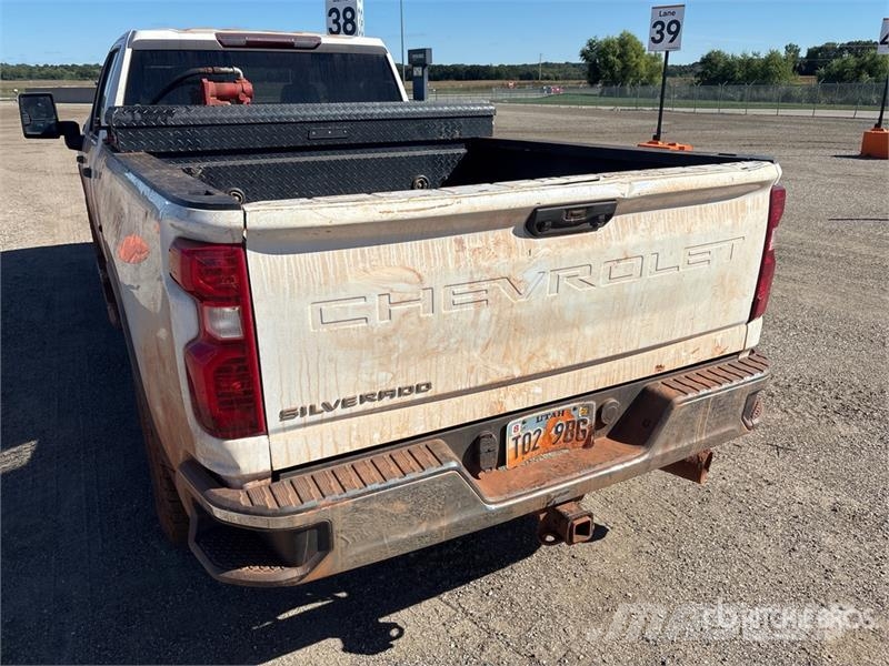 Chevrolet Silverado 2500 HD 4x4 Crew Cab Pickup Други