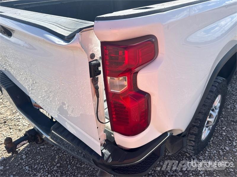 Chevrolet Silverado 2500HD 4x4 Crew Cab Pickup Furgoni altro