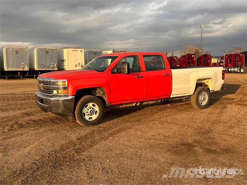 Chevrolet Silverado 2500HD 4x2 Crew Cab Pickup Andere Transporter