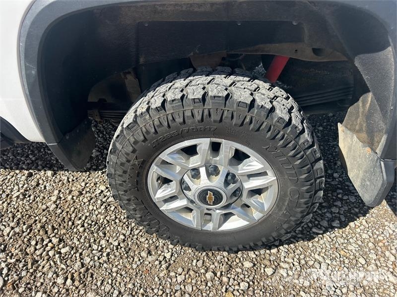 Chevrolet Silverado 2500HD 4x4 Crew Cab Pickup Furgoni altro
