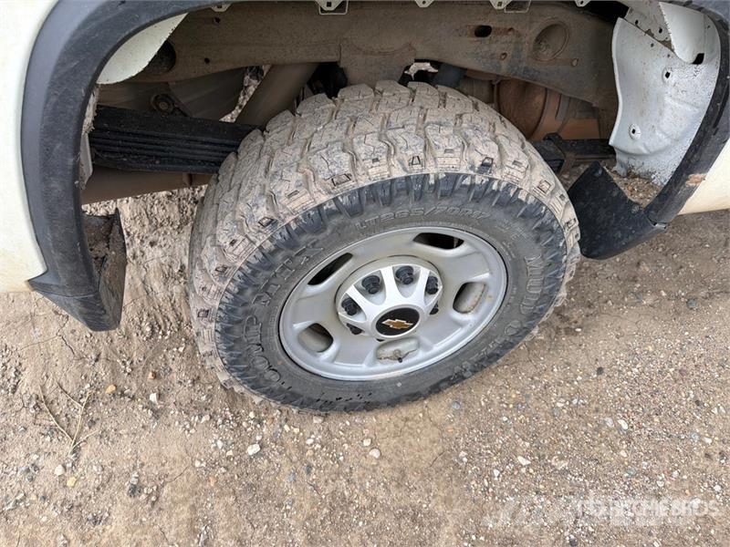 Chevrolet Silverado 2500 4x4 Crew Cab Pickup (Inoperable) Ostalo