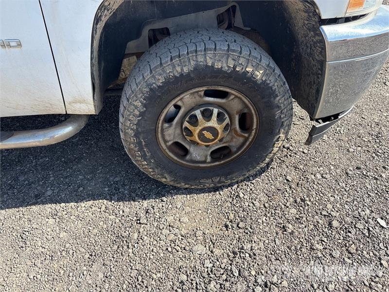 Chevrolet Silverado 2500HD 4x4 Extended Cab Utility Truck 皮卡.傳統半斗卡車/側卸板