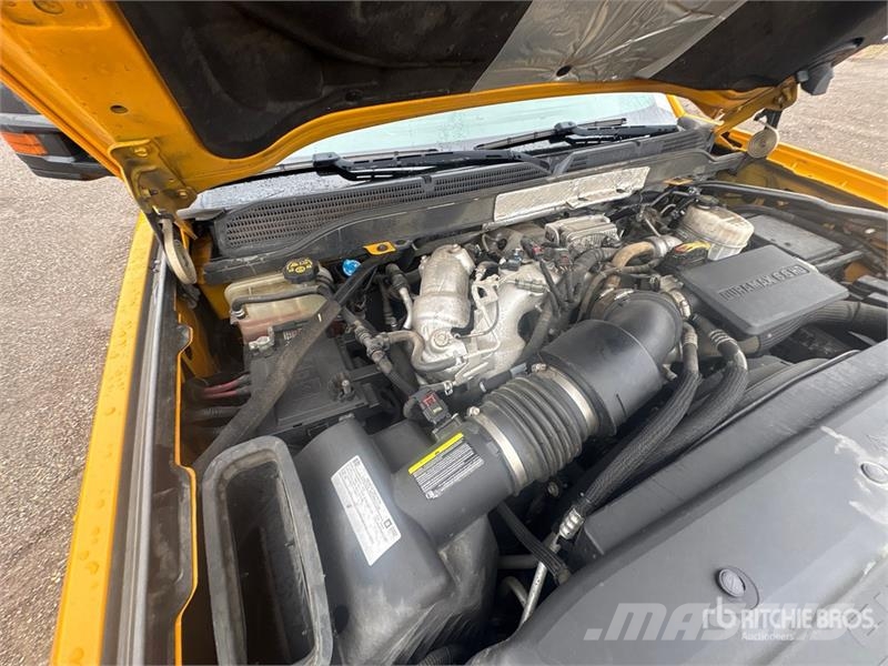 Chevrolet Silverado 2500HD 4x4 Crew Cab Utility Truck Pick up/Dropside