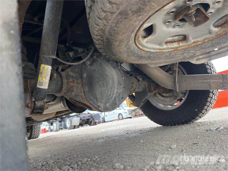 Chevrolet Silverado 2500 HD 4x4 Crew Cab Utility Truck Nakladacia/sklápacia bočnica