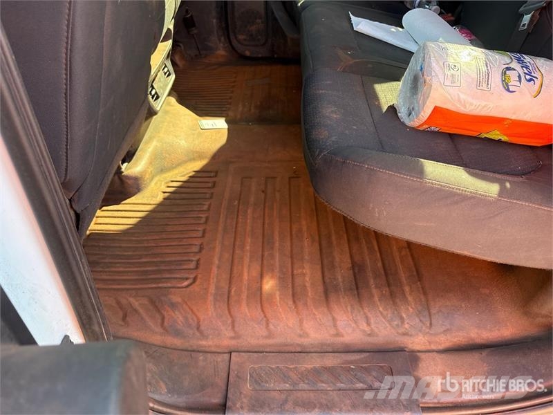 Chevrolet Silverado 2500 HD 4x4 Crew Cab Pickup Други