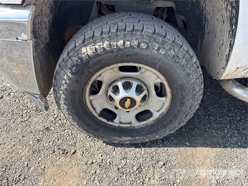 Chevrolet Silverado 2500HD 4x4 Extended Cab Utility Truck 皮卡.傳統半斗卡車/側卸板