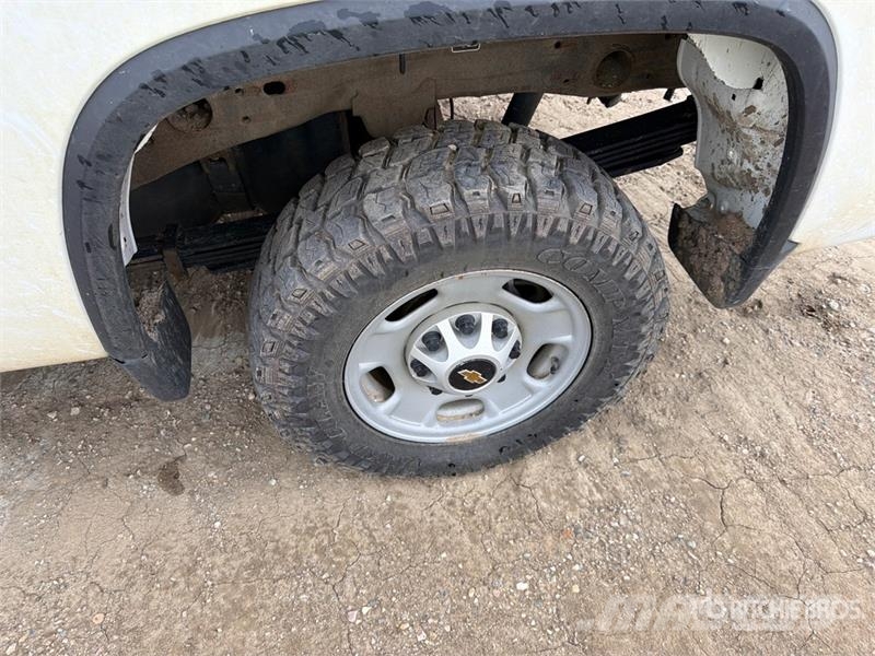 Chevrolet Silverado 2500 4x4 Crew Cab Pickup (Inoperable) Ostalo