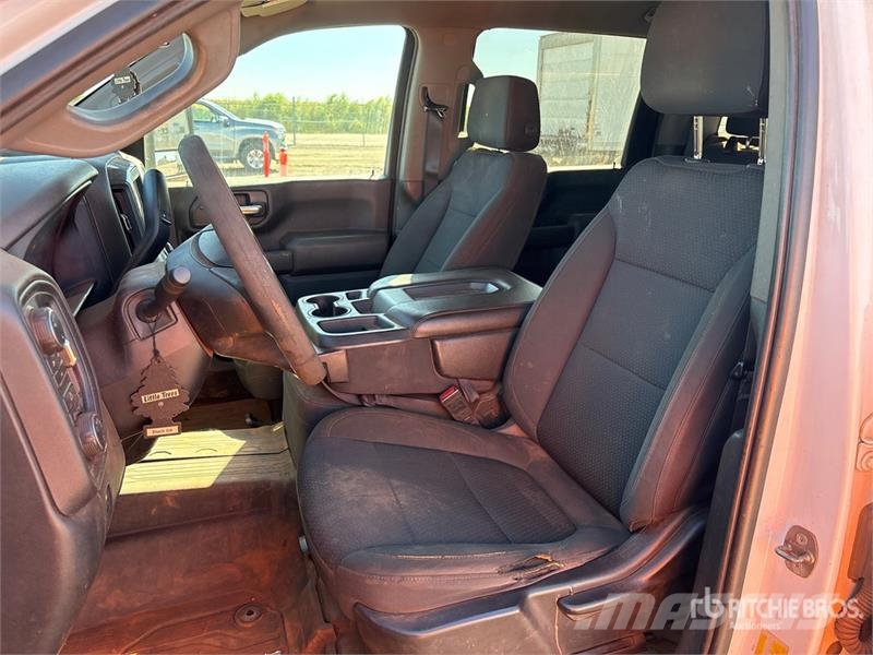 Chevrolet Silverado 2500 HD 4x4 Crew Cab Pickup Други