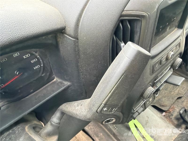 Chevrolet Silverado 2500 4x4 Crew Cab Pickup (Inoperable) Ostalo