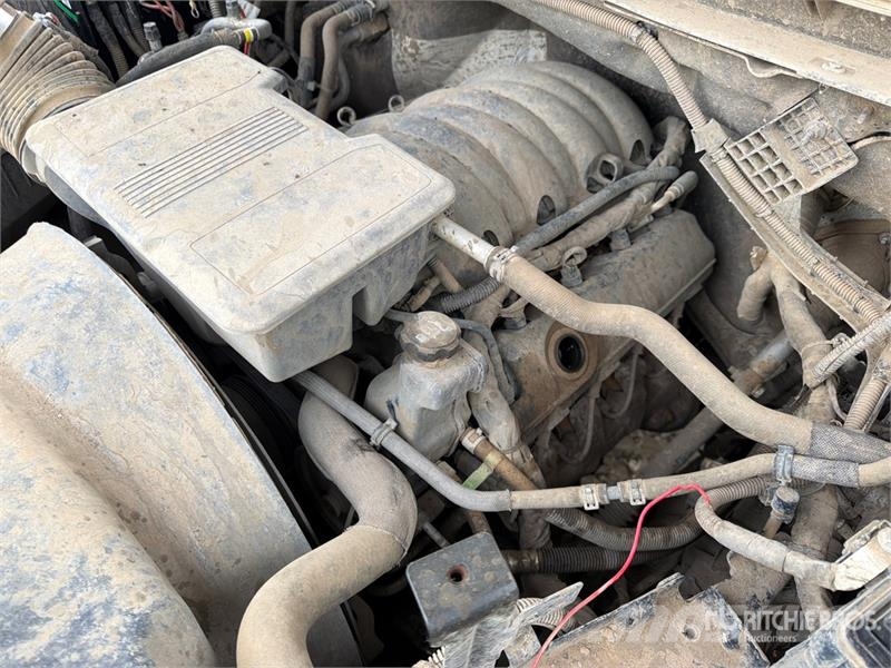 Chevrolet Silverado 2500 4x4 Crew Cab Pickup (Inoperable) Ostalo