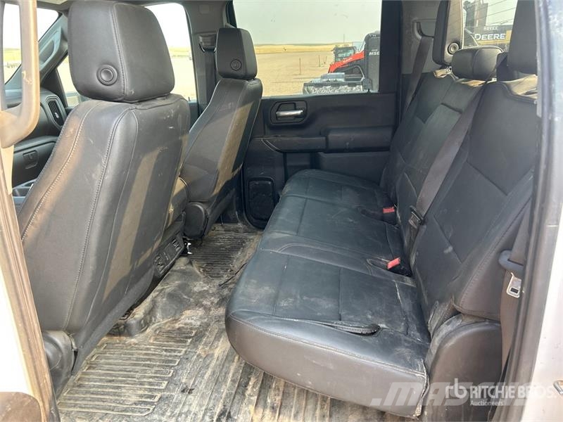 Chevrolet Silverado 2500HD 4x4 Crew Cab Pickup Other