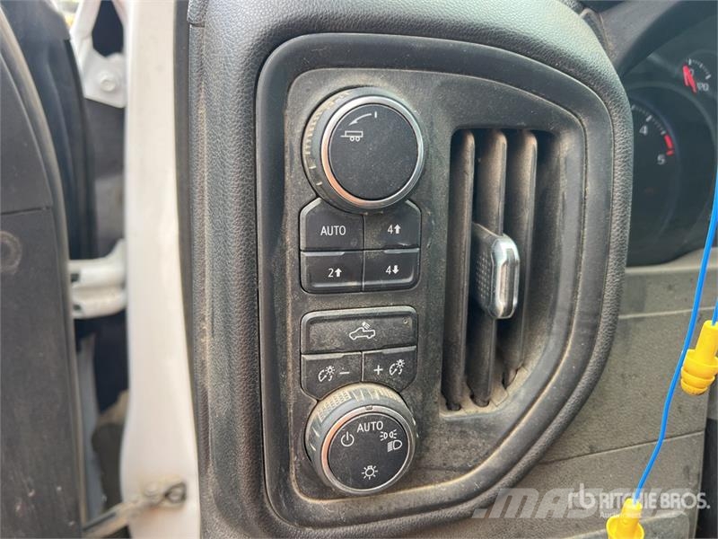 Chevrolet Silverado 2500 HD 4x4 Crew Cab Utility Truck Nakladacia/sklápacia bočnica
