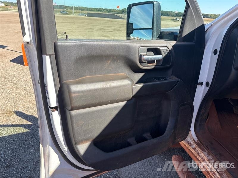 Chevrolet Silverado 2500 HD 4x4 Crew Cab Pickup Други