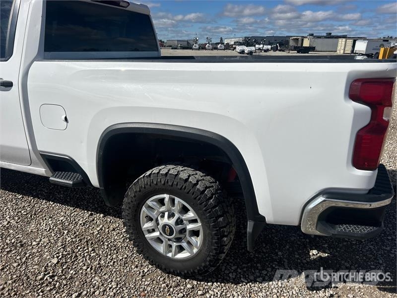 Chevrolet Silverado 2500HD 4x4 Crew Cab Pickup Furgoni altro